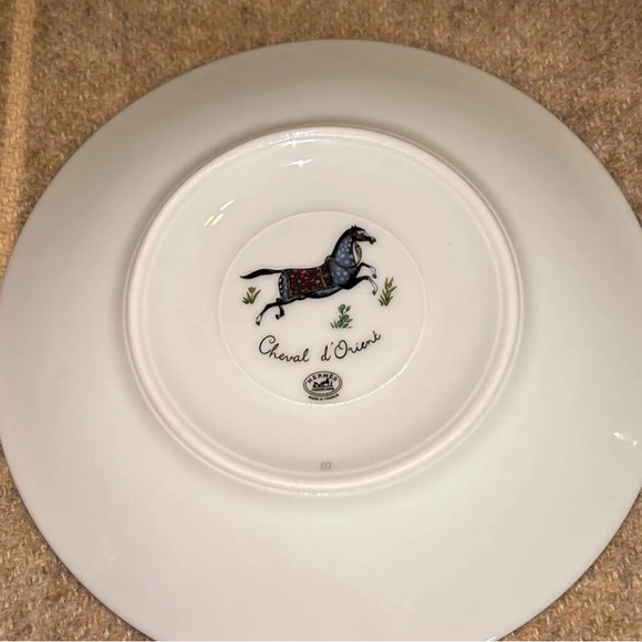 Hermes tea cup and saucer - Picture 5 of 8